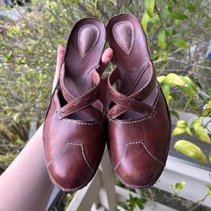 clarks artisan collection brown heels